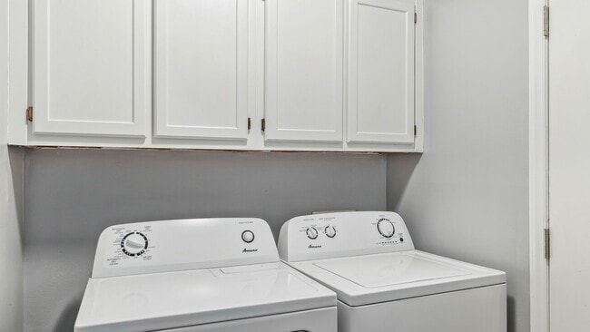 Building Photo - 5017 Tangerine Dr