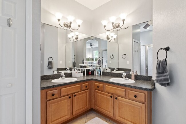Building Photo - West Meadows 3 Bedroom Townhome Awaits!