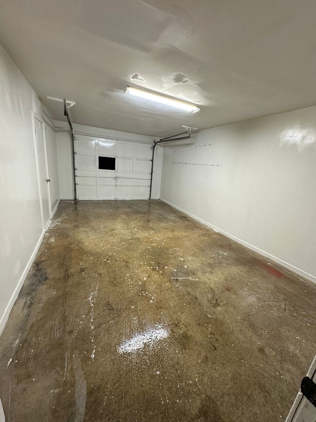 Building Photo - 319 Devonwood Ct