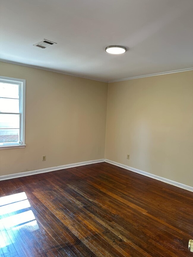 Building Photo - 617 Hibner St