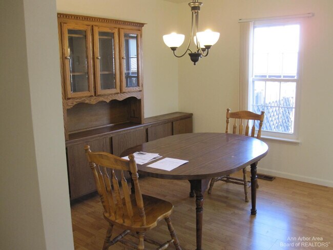 Building Photo - 3238 Alpine Dr