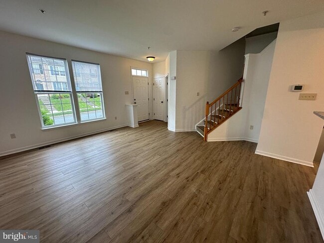 Building Photo - 1327 Lewis Ln