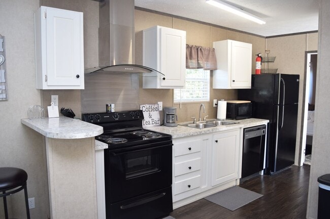 Building Photo - Charming 2BR/1BA Furnished Home in Taylors...
