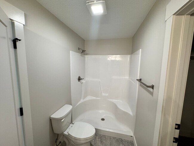 Building Photo - BRAND NEW 3-bedroom Duplex in Irvine Acres!
