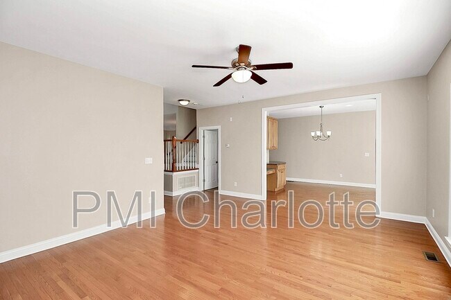 Building Photo - 14308 Harvington Dr