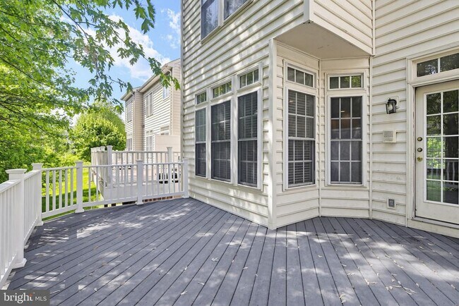 Building Photo - 10635 Hillingdon Rd