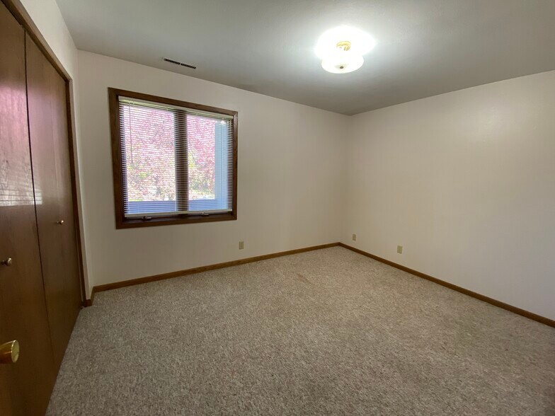 Building Photo - 3009 Grove Ave