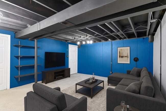 Building Photo - 939 Shorewood Dr