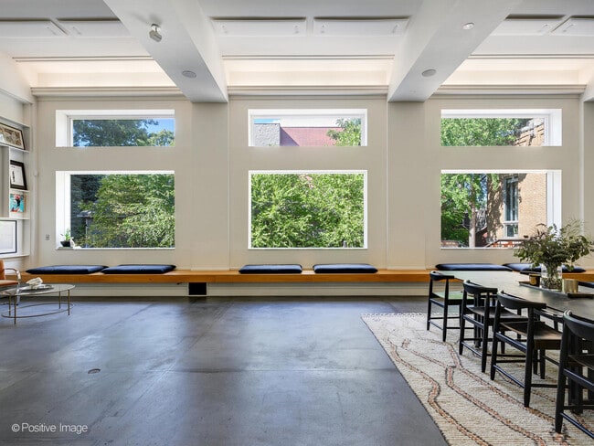 Building Photo - 1019 N Wolcott Ave