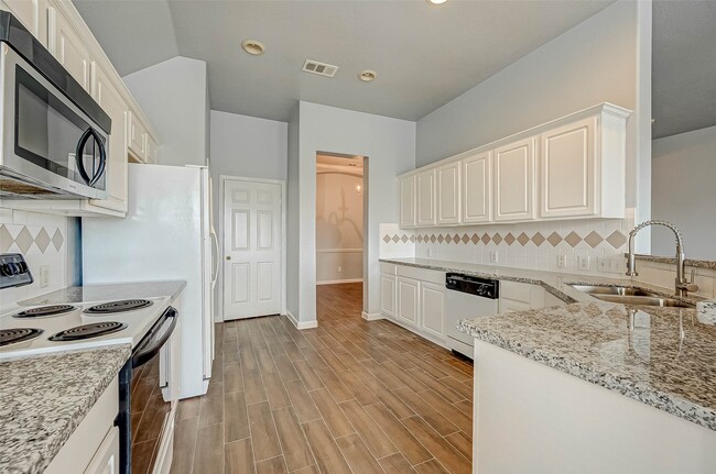 Building Photo - 3306 Stratford Pointe Dr