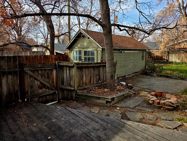 Building Photo - 2528 Beverly St E