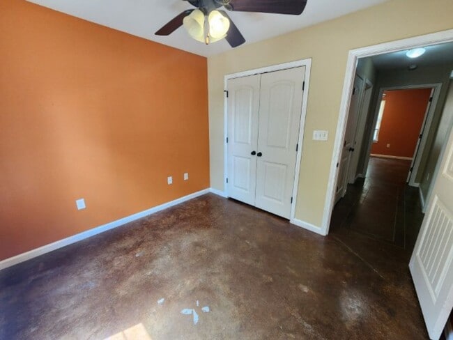 Building Photo - 9 Wilma Ln