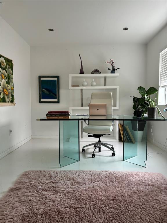 Building Photo - 338 Sailmaster St