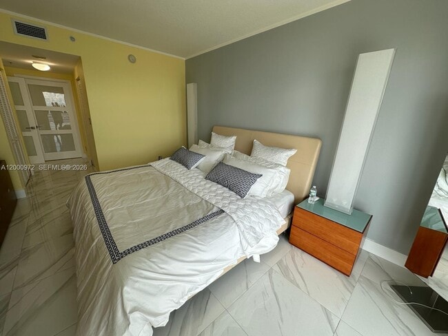 Building Photo - 325 S Biscayne Blvd