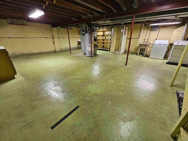 Building Photo - 452 S Yarrow St