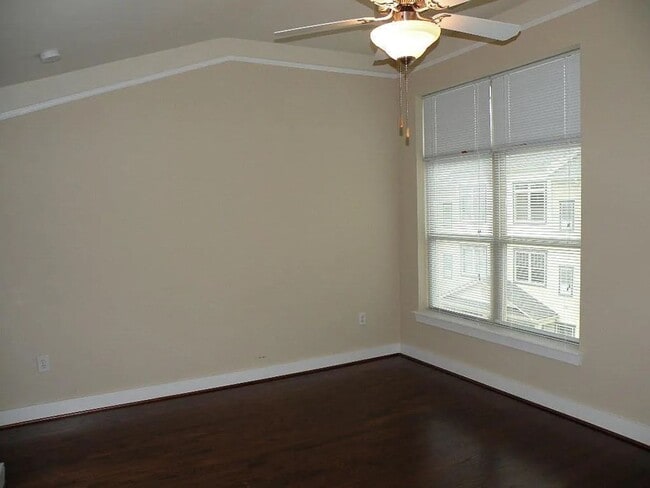 Building Photo - 2/2.5 Townhome w/ Balcony in Great Location Close to GA Tech, Midtown, and Buckhead!