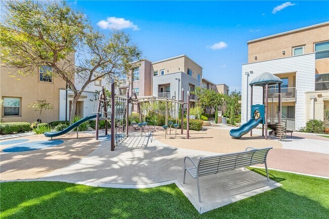 Building Photo - 664 Colorado Cir