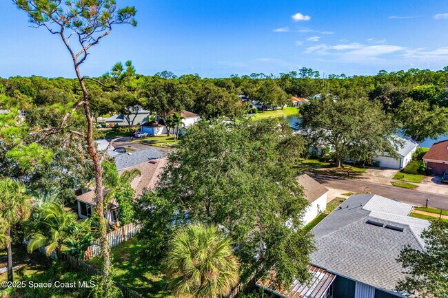 Building Photo - 1560 Vista Lake Cir