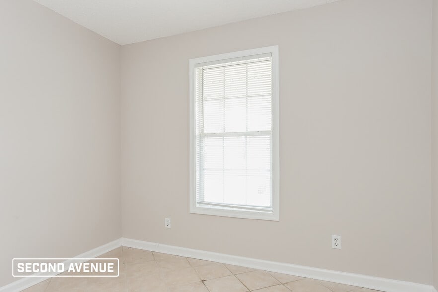 Building Photo - 1402 N Hampton Dr