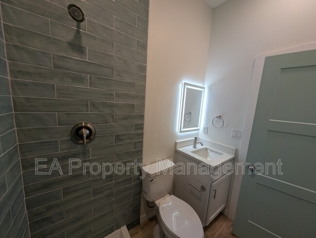 Building Photo - 816 1/2 13th St NW