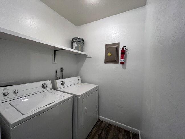 Building Photo - 615 SW 11th Ln
