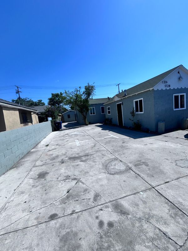 Building Photo - 1728 W 55th St