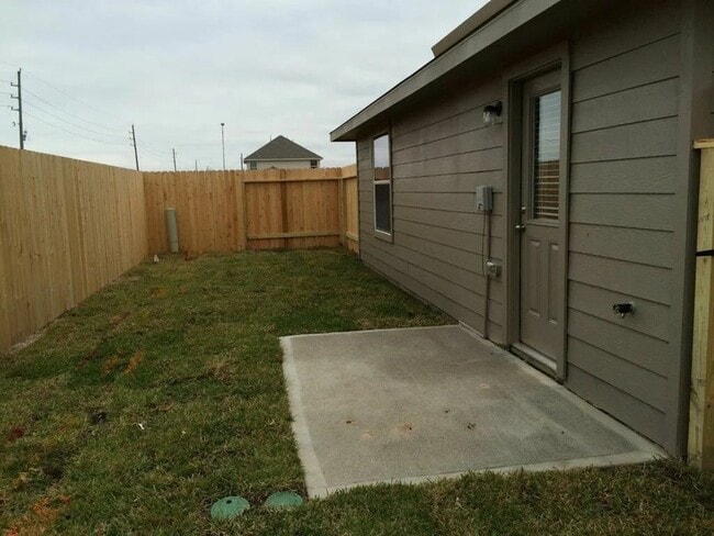 Building Photo - 19402 Plantation Field Dr