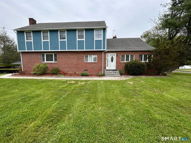 Building Photo - 890 Daniels Farm Rd