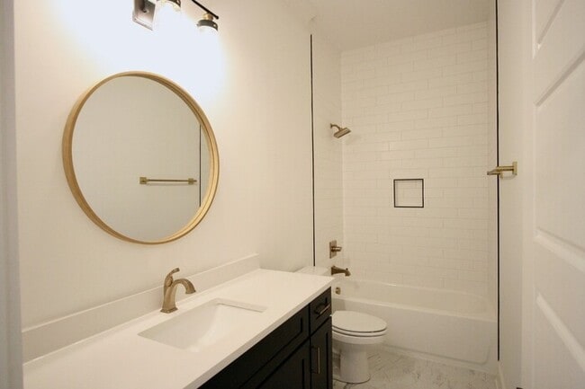 Building Photo - 1408 Lischey Ave