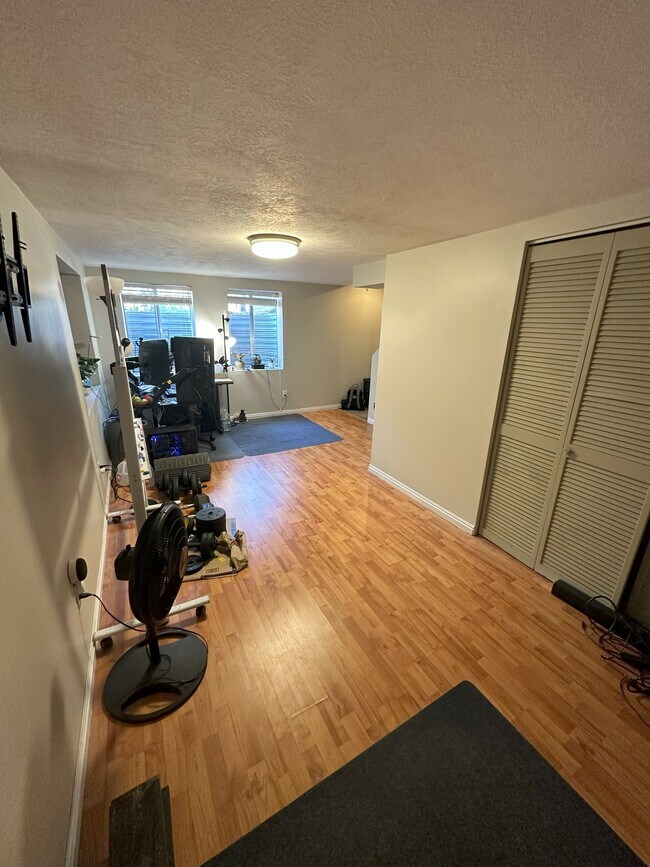 Building Photo - 776 E Scott Ave