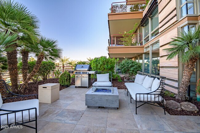 Building Photo - 7167 E Rancho Vista Dr