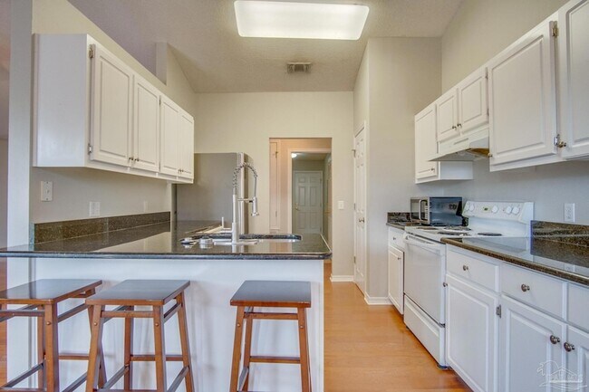 Building Photo - 5029 Lantana Dr