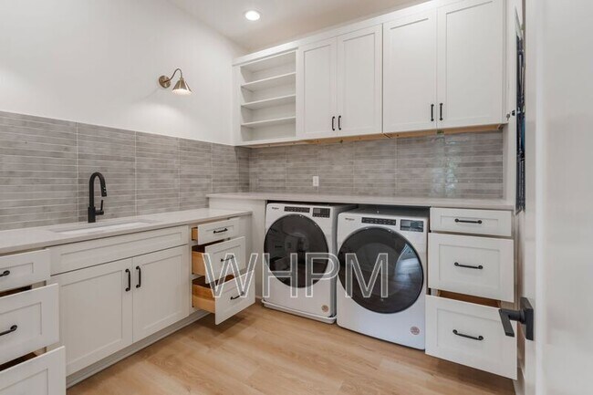 Building Photo - 541 Skyview Dr