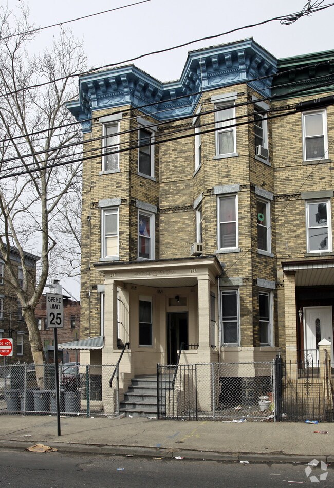 Primary Photo - 391 Baldwin Ave