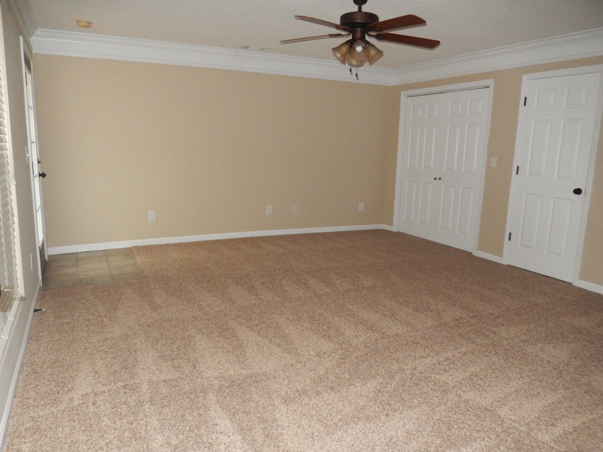 Large Bedroom - 2065 Pinemount Blvd