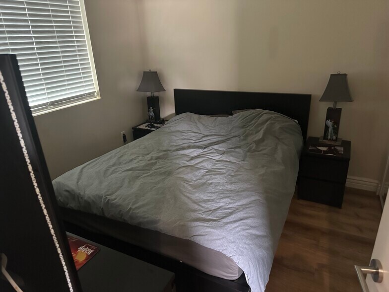 Bedroom - 10207 Louise Ave