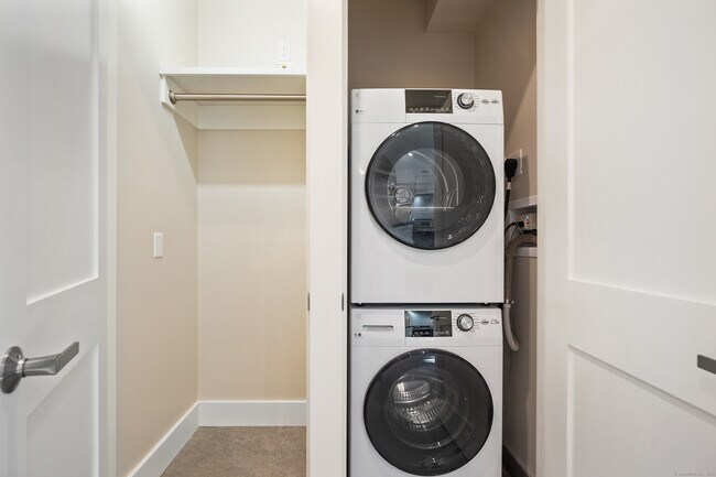 Building Photo - 31 East Ave