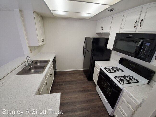 Building Photo - 1300 E California Ave