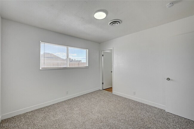 Building Photo - 4047 Maple Hill Rd