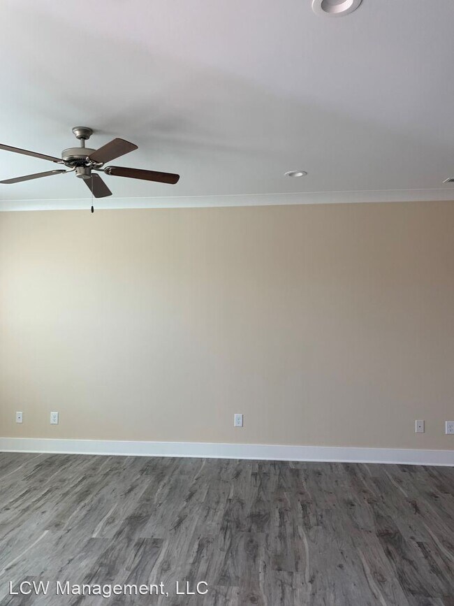 Building Photo - 3 br, 2.5 bath House - 1775 Welden Village...