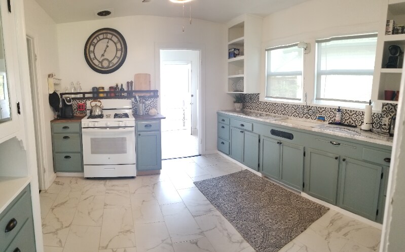 Building Photo - 362-364 W St Charles St