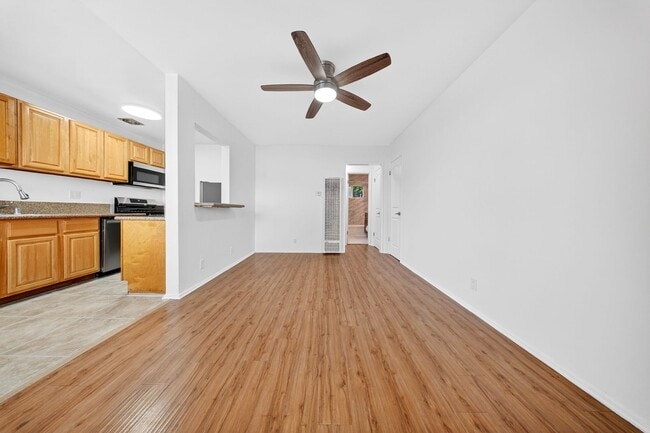 Interior Photo - 6944-6954 Coldwater Canyon Ave