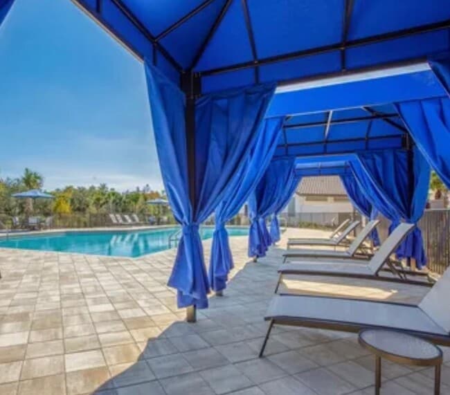 Building Photo - 8139 Las Palmas Way