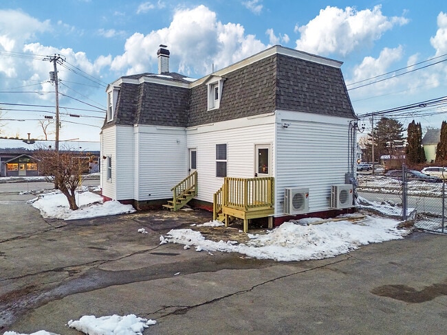 Building Photo - 392 S Main St