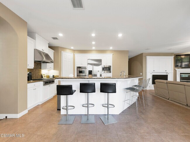 Building Photo - 3302 Woodley Ave