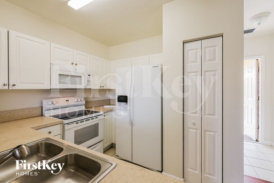 Building Photo - 1490 NE 33rd Rd