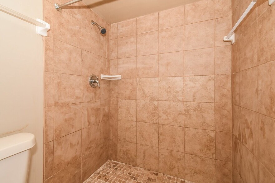 Building Photo - 542 Lewis Morris St