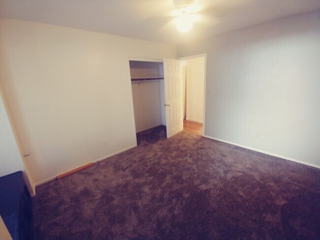 Building Photo - Spacious 3/2 in  Clovis