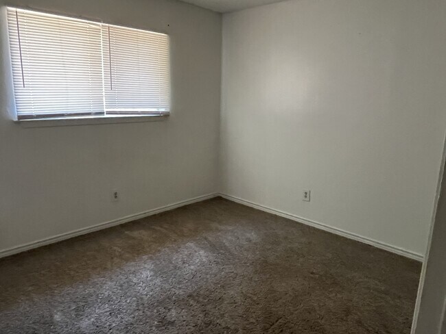 Building Photo - 206 Craddock Ave