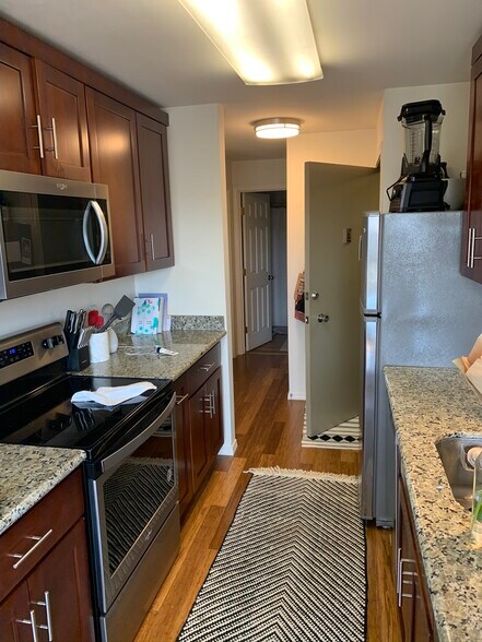 Building Photo - Madlyn Apartments